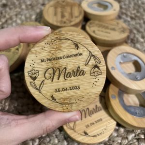 Abridor de bambú con imán personalizado
